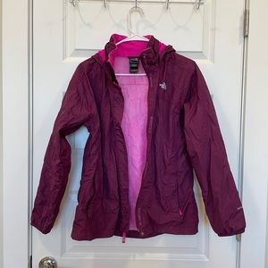 Girls plum North Face rain jacket. Size XL (18). Preloved EUC